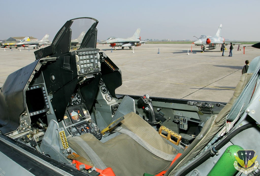 F-16.jpg